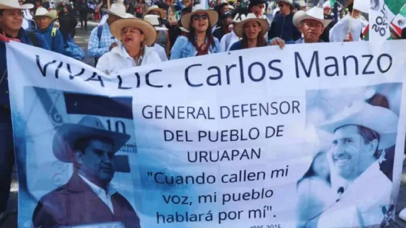 “Morena lo mandó matar y Godoy…”, dijo doña Raquel ante cientos de manifestantes./ RS