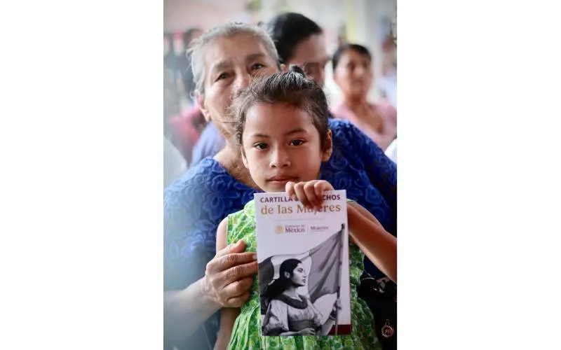 La Pensión Mujeres Bienestar busca apoyar a mujeres de 60 a 64 años con un ingreso fijo cada bimestre. / Secretaría de Bienestar