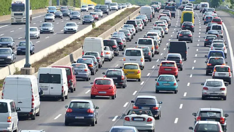 El estudio revela que los capitalinos pierden hasta 152 horas al año atorados en el tráfico./ Pixabay