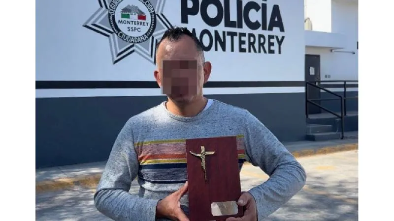 La urna con las cenizas de la mujer fue recuperada intacta en calles del centro de Monterrey./ Policía de Monterey