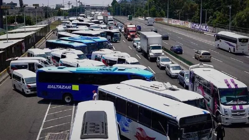 Organizaciones del transporte y el sector agrícola confirmaron bloqueos carreteros y toma de aduanas en más de 20 estados del país./ RS