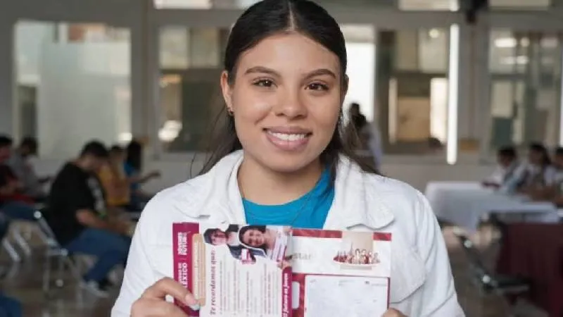 El programa Jóvenes Construyendo el Futuro ofrece capacitación laboral y seguro del IMSS durante 12 meses./ RS