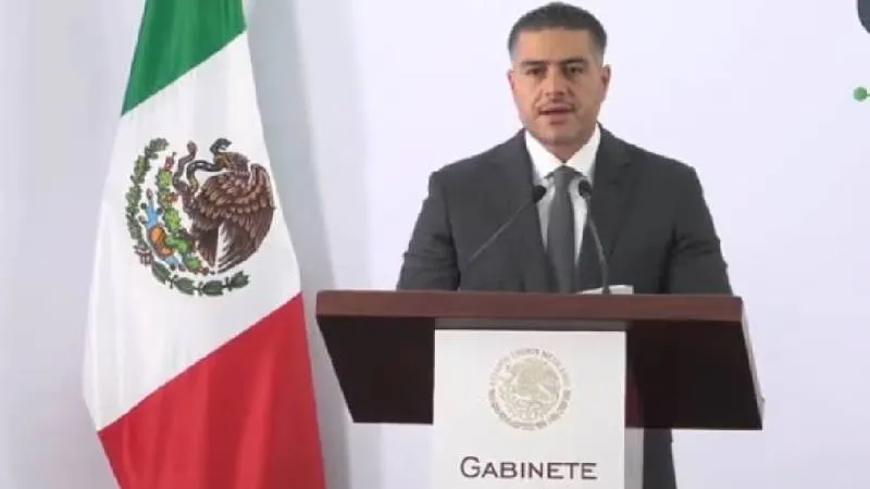 “Omar García Harfuch durante la conferencia en la que anunció la captura del presunto líder criminal en Michoacán.”/ X