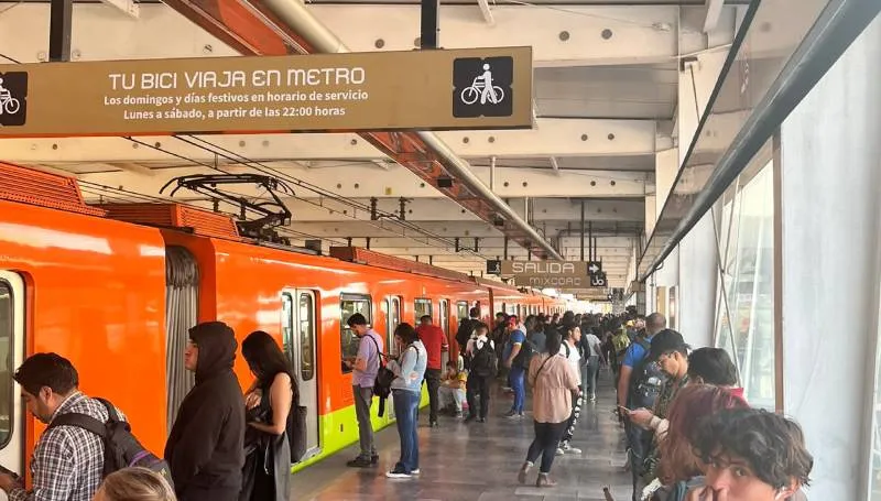 Trenes detenidos entre estaciones generaron inquietud entre los pasajeros afectados. / RS