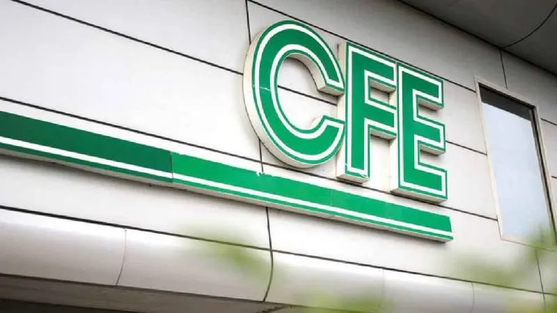 Los falsos empleados colocan notificaciones apócrifas en domicilios para extorsionar a usuarios./ RS