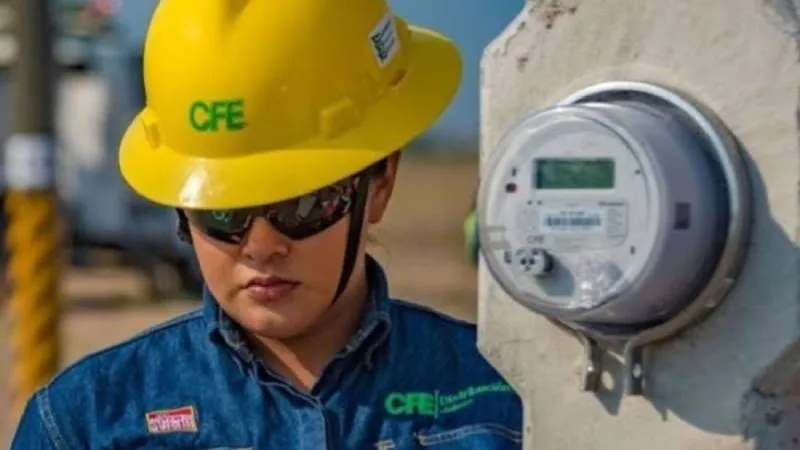 La CFE alertó sobre una nueva modalidad de fraude que usa avisos falsos para pedir pagos indebidos./ RS