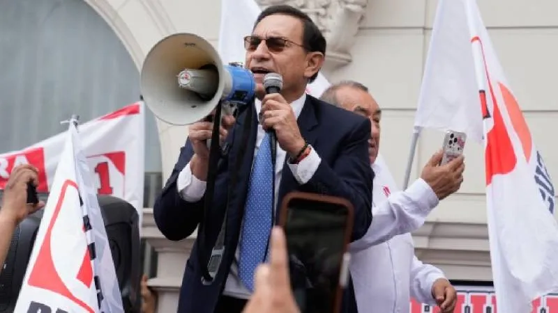 Martín Vizcarra fue sentenciado a 14 años de prisión por cohecho en Perú./ AP