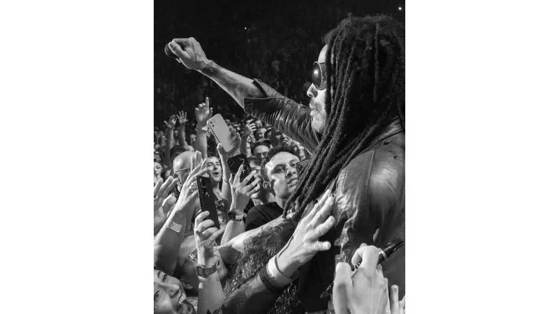 Lenny Kravitz dijo que no dejará de convivir de cerca con sus fans. / IG: lennykravitz