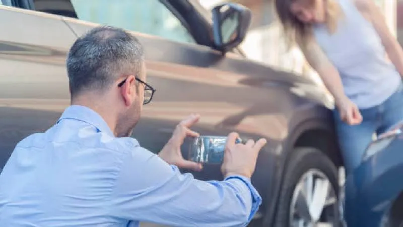 Automovilistas denuncian que los agresores simulan accidentes para exigir pagos inmediatos./ Pixabay