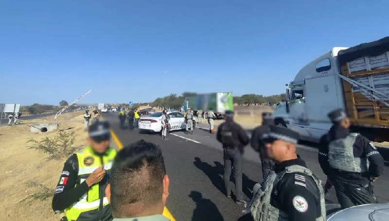 Autoridades llegaron al lugar del accidente. / X @GN_Carreteras