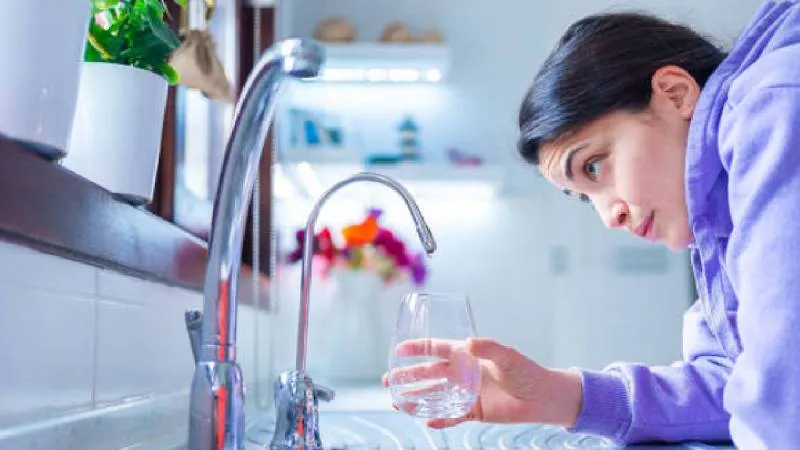 Vecinos esperan el flujo de agua en zonas de alta afectación por los recortes de Sacmex./ Pixabay