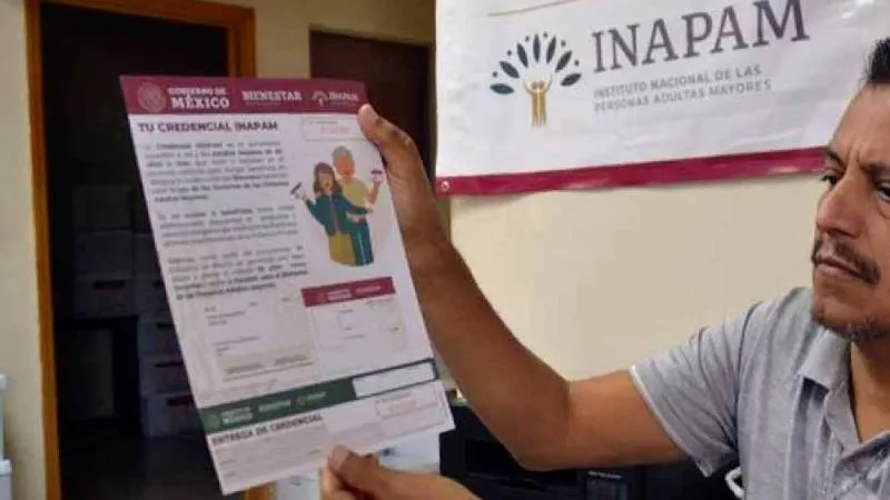 El INAPAM modernizará sus registros en 2026, por lo que algunas personas deberán renovar el documento./ RS