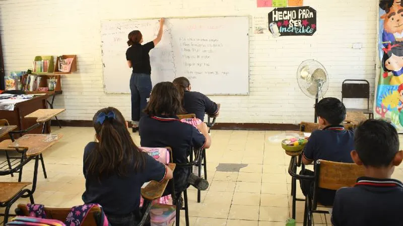 Los horarios invernales estarán vigentes hasta febrero de 2026 en las zonas más frías del país./ RS