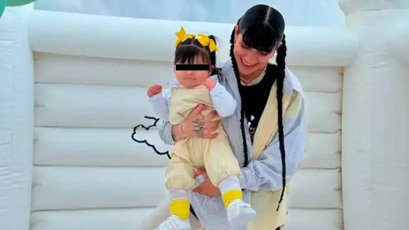 A pesar de giras y conciertos, la prioridad de Cazzu sigue siendo la crianza de Inti. / RS