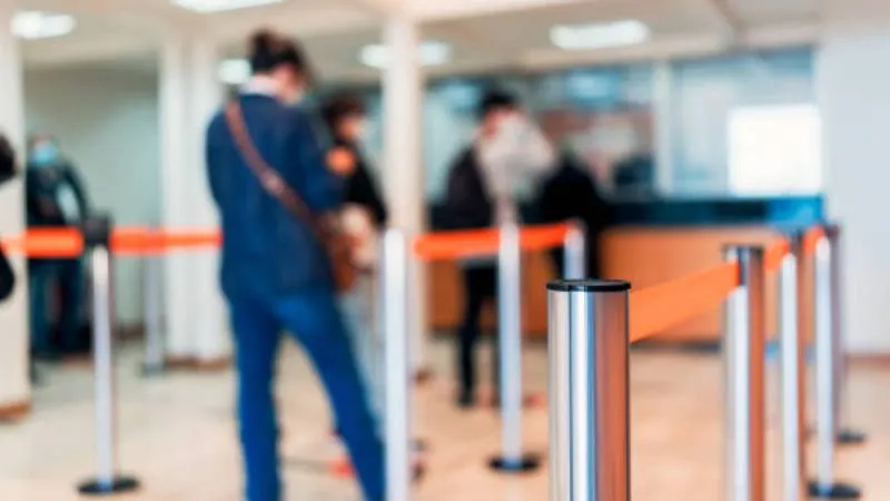 Algunas sucursales ampliaron sus horarios para mejorar el servicio al público. / iStock