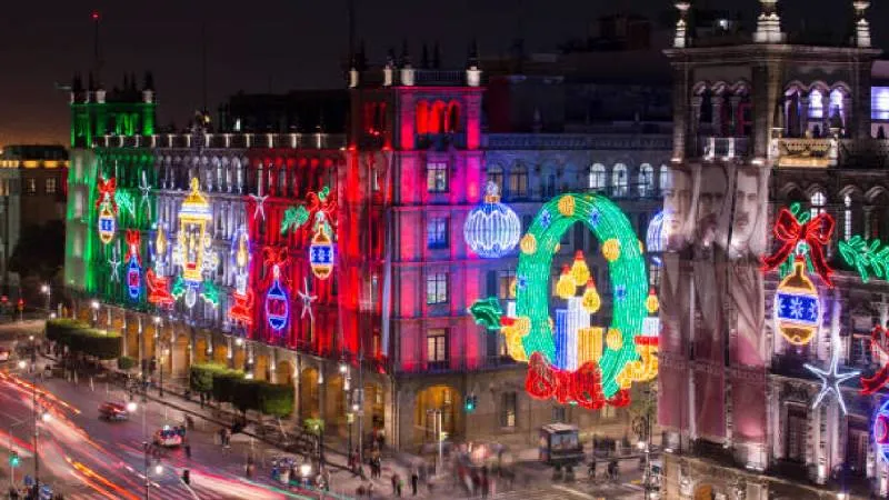 El Zócalo estará adornado del 20 de diciembre al 4 de enero como parte de la tradicional verbena navideña./ Pixabay