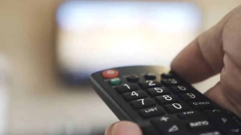 Al conectar el televisor y el celular a la misma red WiFi, la sincronización es automática en la mayoría de los modelos./ Pixabay