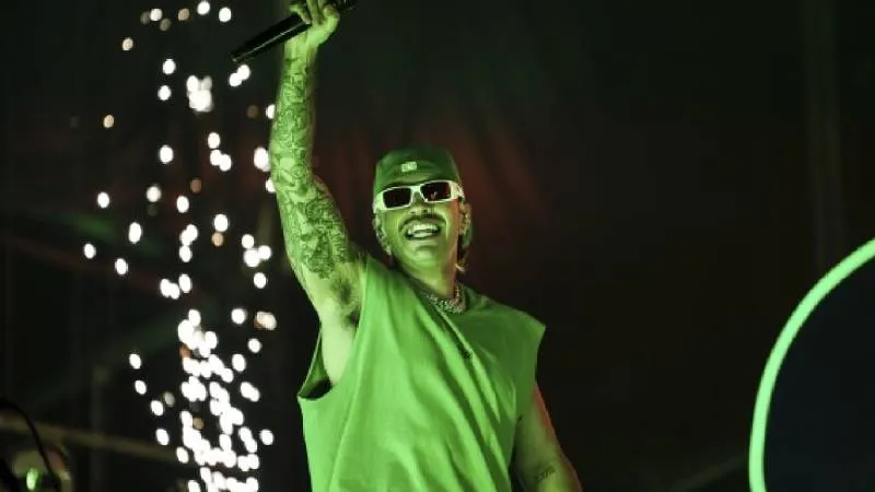 Seguidores de Feid reaccionaron con nostalgia y apoyo tras el anuncio del cierre de la era Ferxxo en redes sociales./ AP