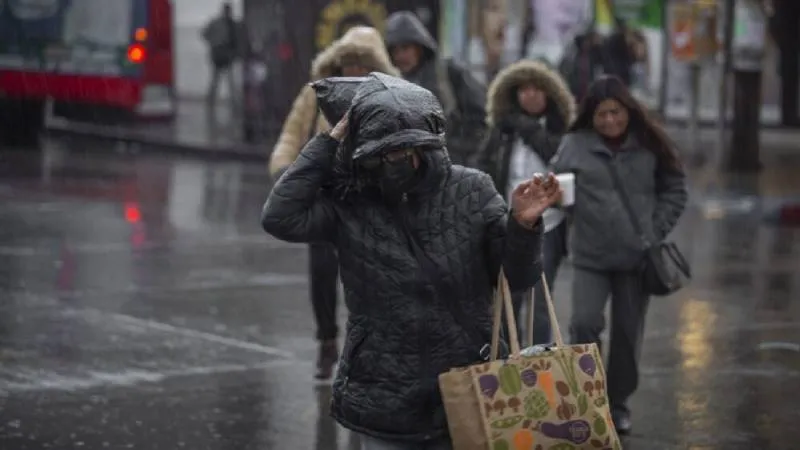 Autoridades capitalinas activaron alerta amarilla por frío para el amanecer del viernes 19 de diciembre./ RS