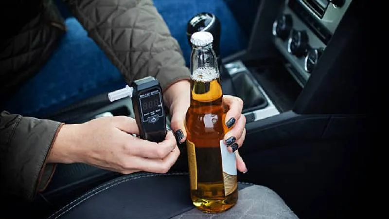 Durante la temporada navideña se intensifican los operativos de alcoholímetro para prevenir accidentes viales./ Pixabay