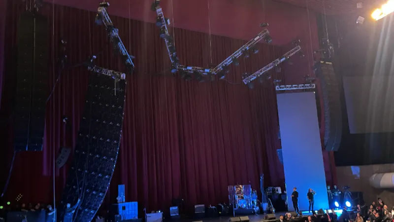 El concierto fue interrumpido momentáneamente, se informó que la situación fue controlada poco después./@i_alaniis