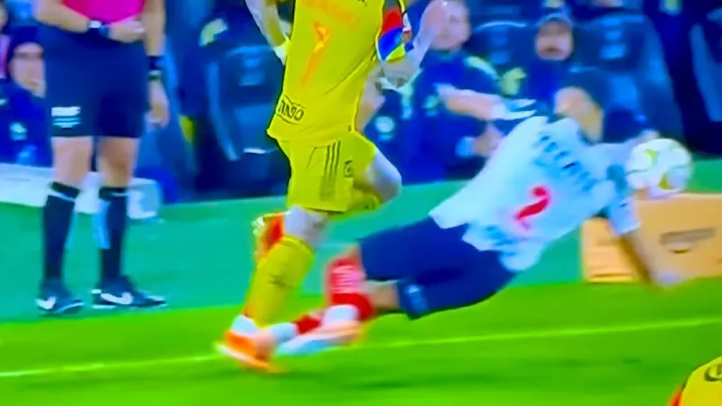 Dura entrada de Chávez | CAPTURA DE PANTALLA