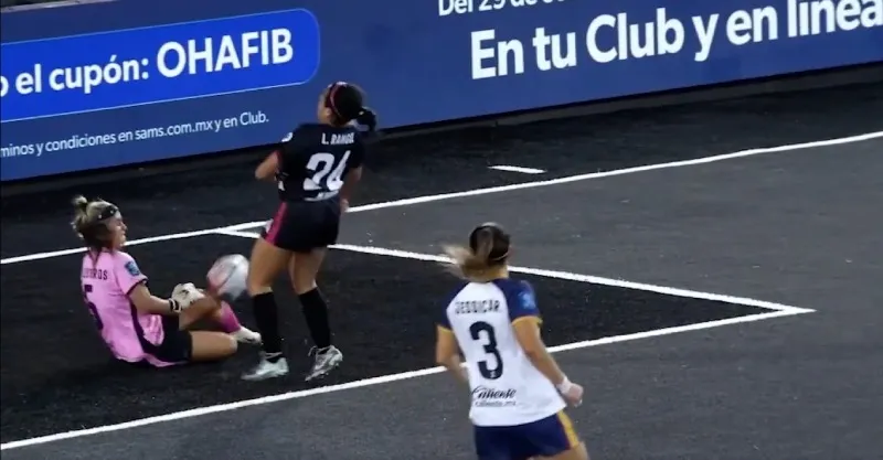 La arquera Ballesteros se lució en la jugada caótica