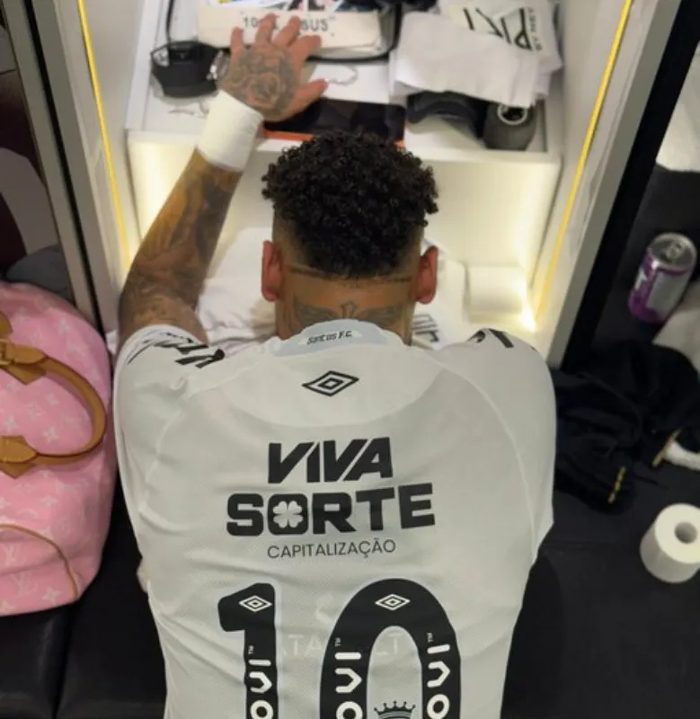 Neymar supera lesión y vuelve a jugar con Santos | X: @SantosFC