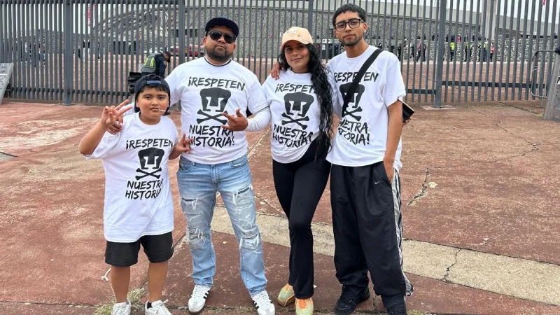 Afición de Pumas protesta | RÉCORD