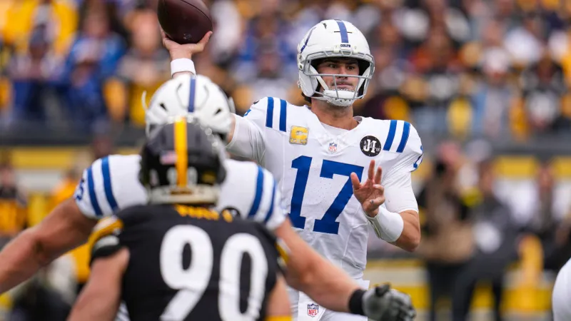 Daniel Jones tuvo fumble e intercepci{on | AP