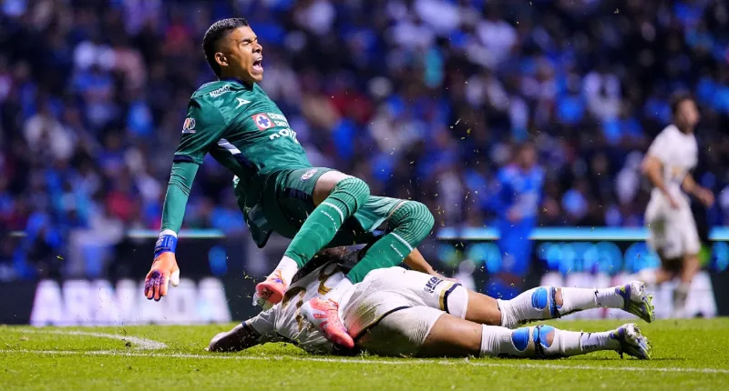 Momento de la lesión de Kevin Mier | IMAGO7