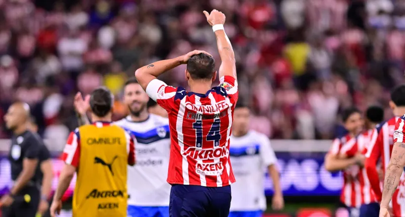 Hernández rompe en llanto por marcar gol | IMAGO7