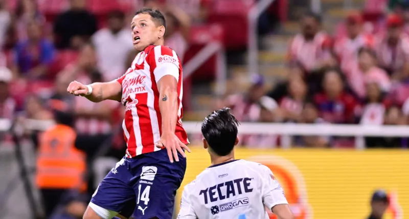 Chicharito Hernández vuelve a anotar con Chivas | IMAGO7