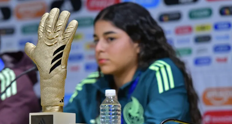 Guante de oro que ganó la mexicana | IMAGO7