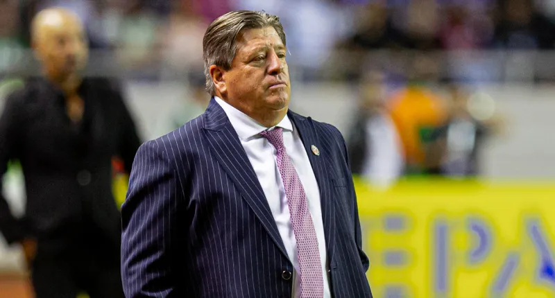 Piojo Herrera hizo las pases con periodista | MEXSPORT