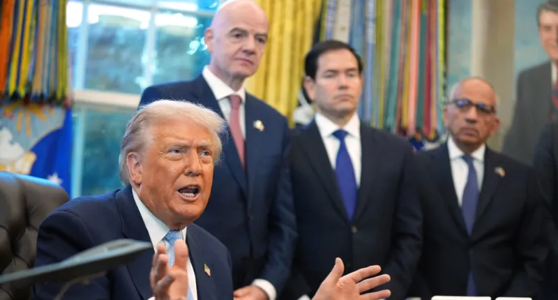 Donald Trump hace el anuncio | AP