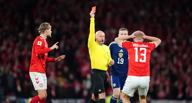 Dinamarca jugó con uno menos | AP