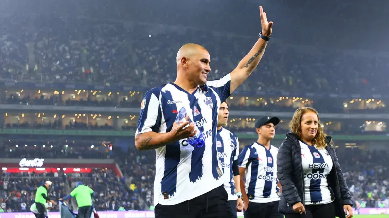 Suazo fue homenajeado | IMAGO7