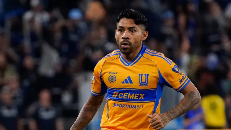 Javier Aquino se marcha de Tigres | IMAGO7