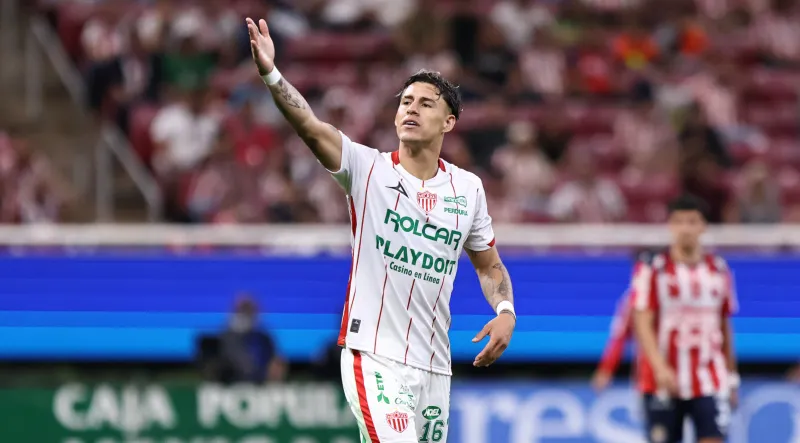 Chicote Calderón le anota gol a Chivas | IMAGO7