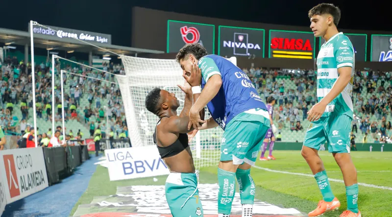 Santos Laguna festeja el gol | IMAGO7
