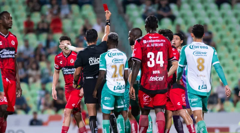 Baticciotto fue expuslado | IMAGO7