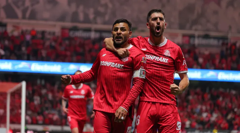Alexis Vega y Paulinho celebrando gol con Toluca | IMAGO7