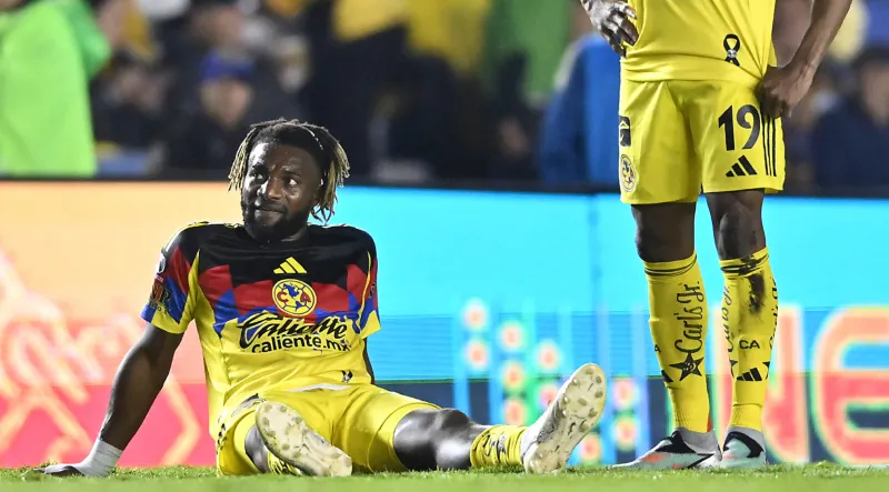 Saint-Maximin sale lesionado vs Santos | IMAGO7