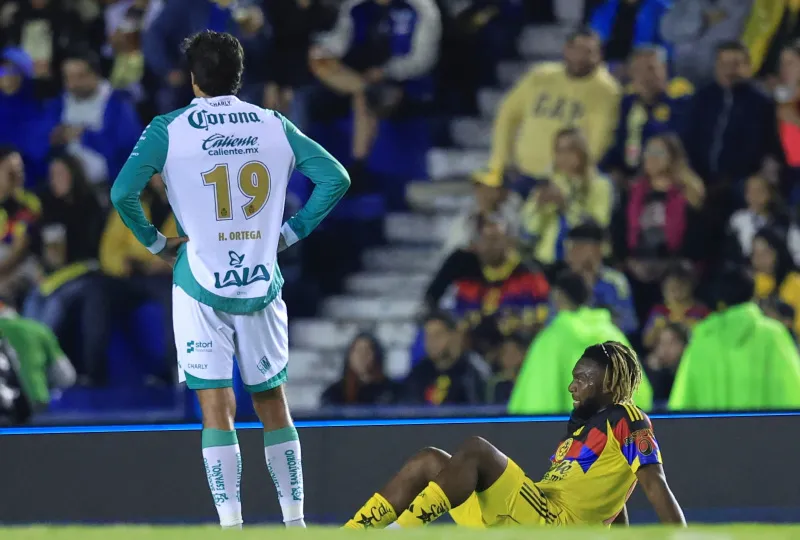 Haret Ortega propina duro golpe a Saint-Maximin | IMAGO7