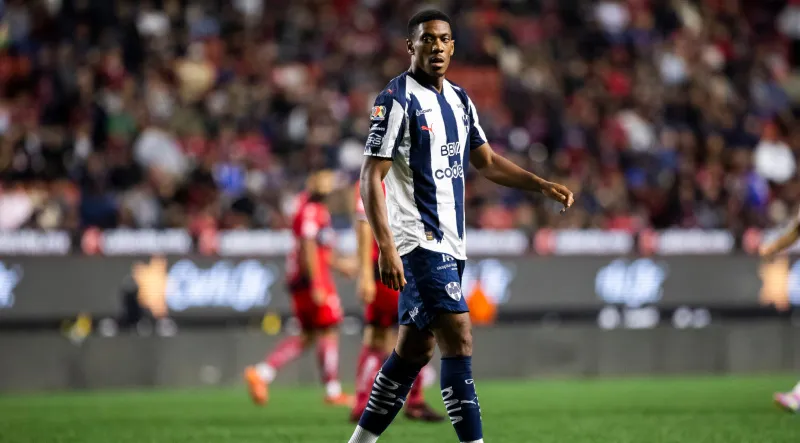 Martial 'se come goL cantado' en Rayados vs Xolos | IMAGO7