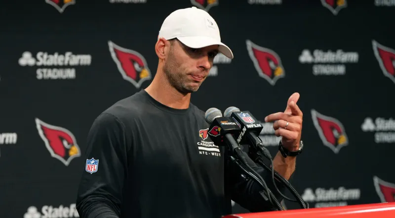 Jonathan Gannon minimiza el error | AP