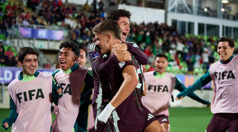 Toda la banca celebra el gol de México | MEXSORT