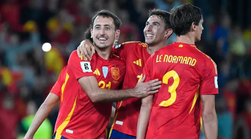 España es líder del Grupo E | UEFA