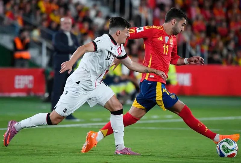 España mantiene paso perfecto | UEFA